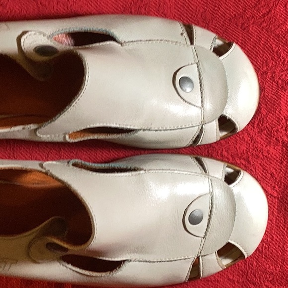 Eject Shoes Unusual Taupe Slingback Wedges from Portugal Size 10/ 41 - Picture 3 of 6